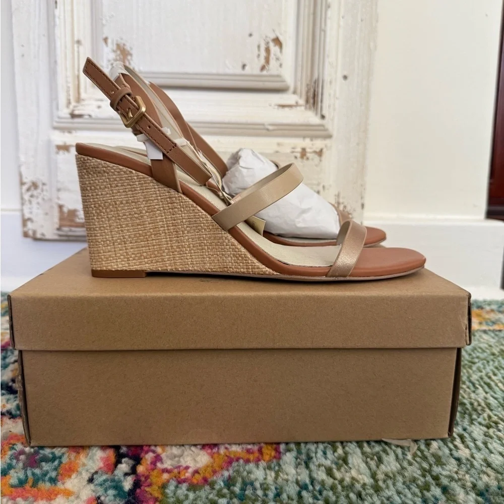 New in Box Sanctuary Tan and Cream Wedge Sandals Wink Size 9.5